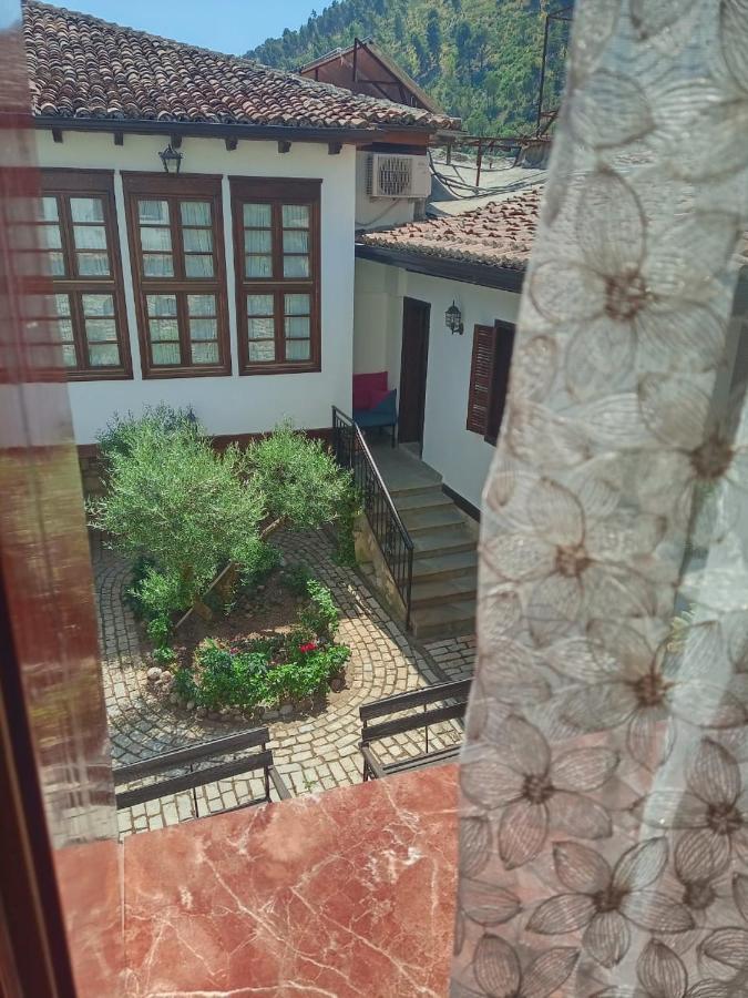 Twins Villa Mangalem Berat Eksteriør bilde